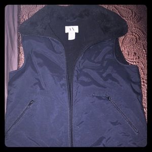 Black zip down winter vest faux fur bomber